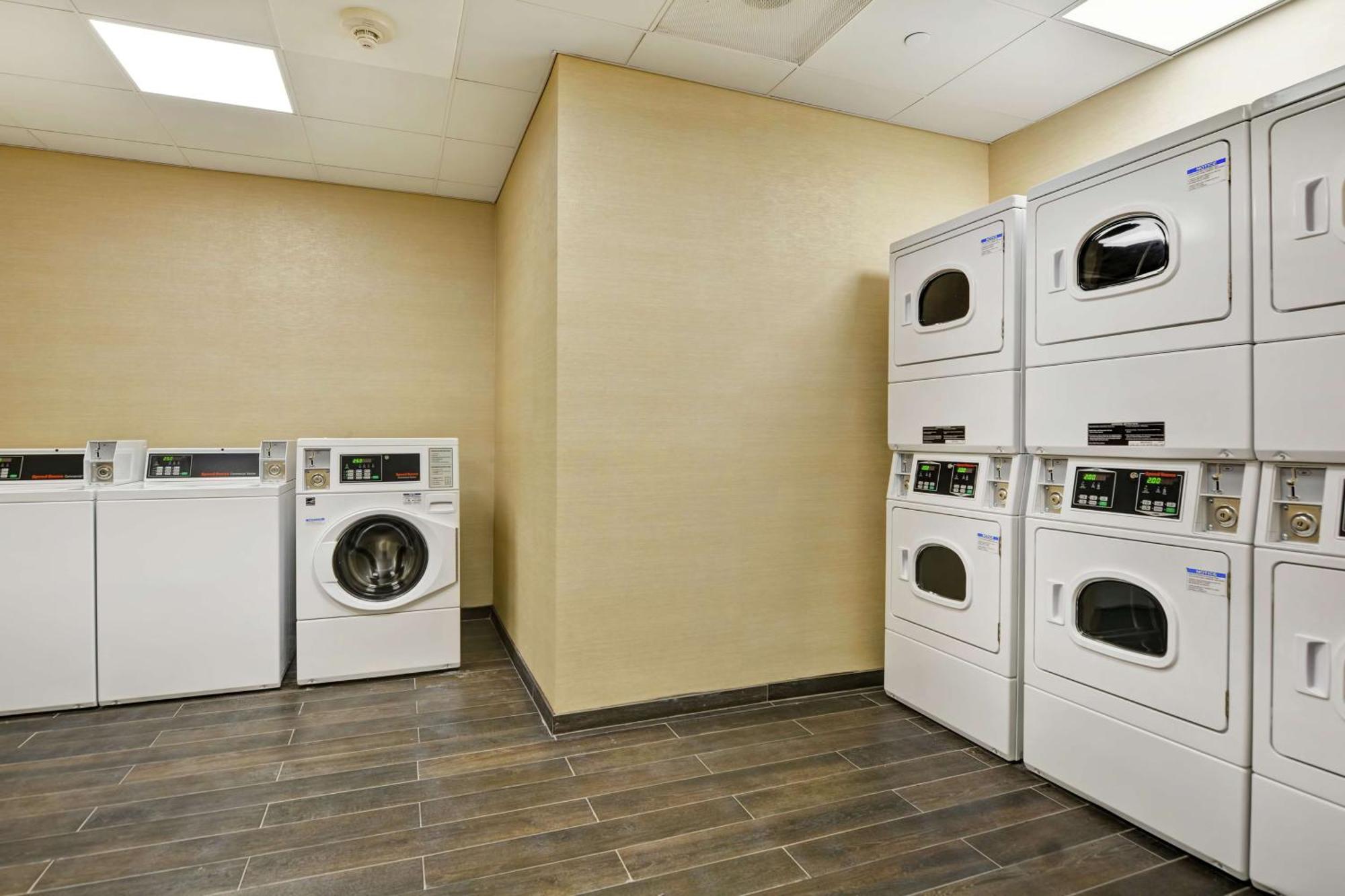 Homewood Suites By Hilton Poughkeepsie Esterno foto